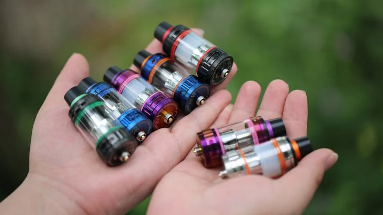 Pocket-Perfect Puffing Pleasure: On-Demand Disposable Device Delights